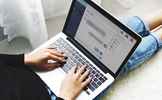 How To Integrate Live Chat With Woocommerce To Boost Sales Phppot<script async src=